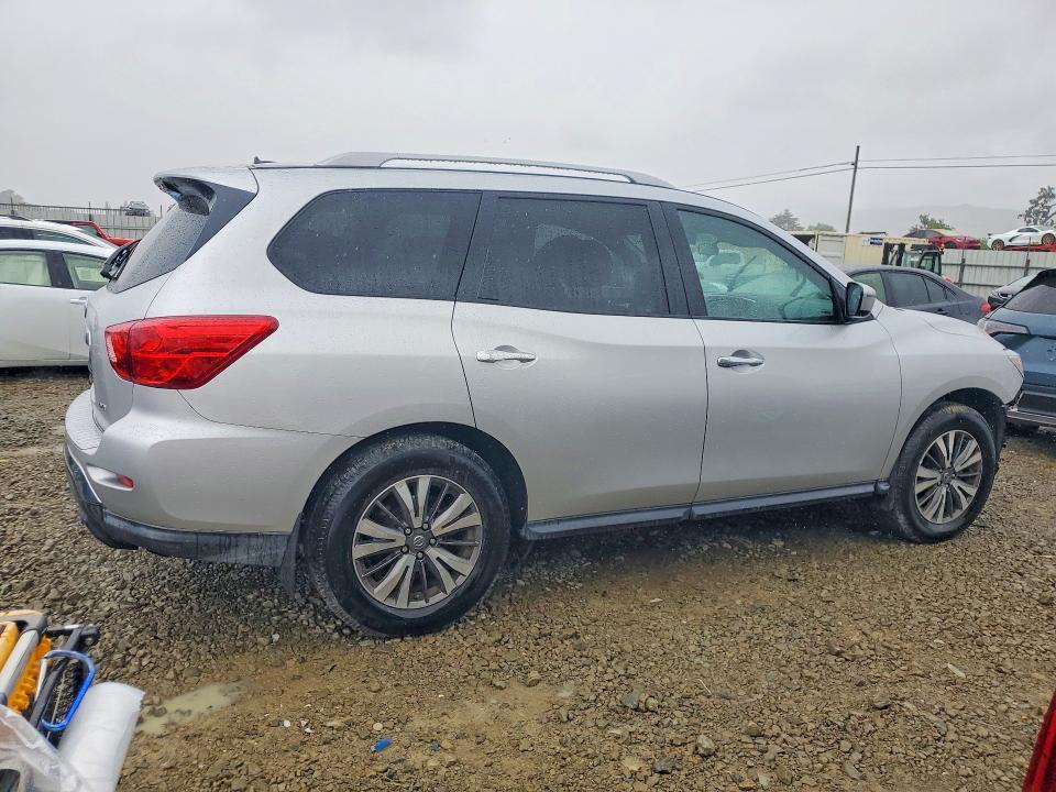 2017 Nissan Pathfinder s
