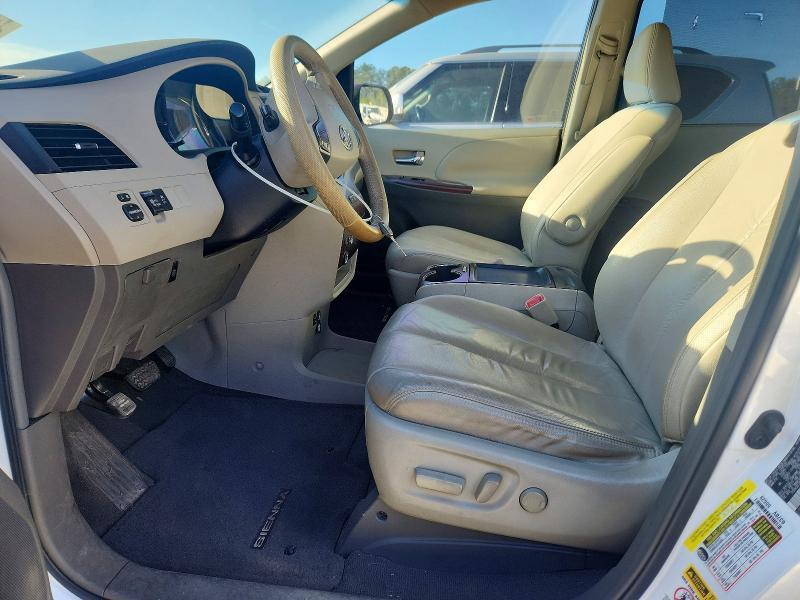 2011 Toyota Sienna xle 8-passenger