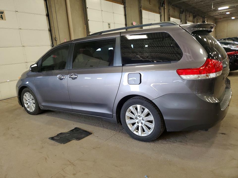 2011 Toyota Sienna xle 7-passenger