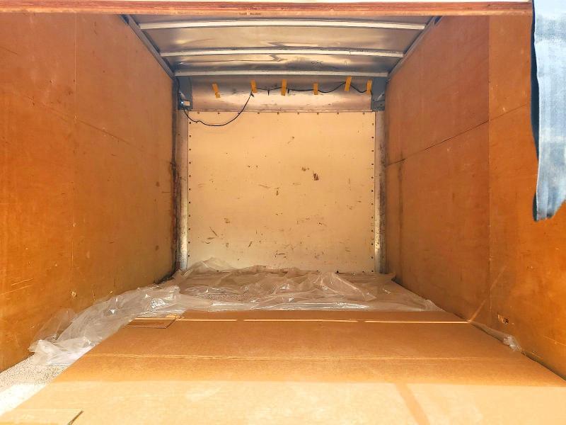 2017 Isuzu NPR BOX Truck