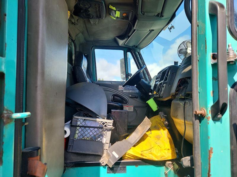 2003 International 7400 Refuse Truck