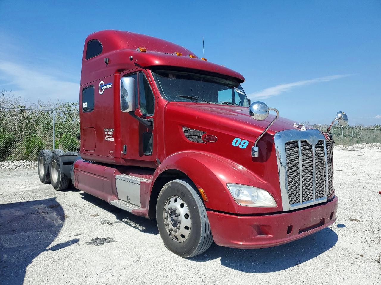 2016 Peterbilt 587 Semi Truck