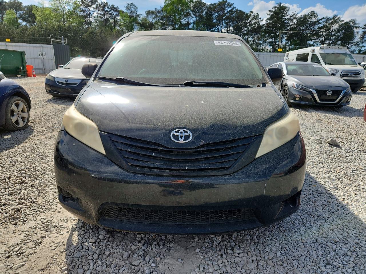 2011 Toyota Sienna Base 7-passenger