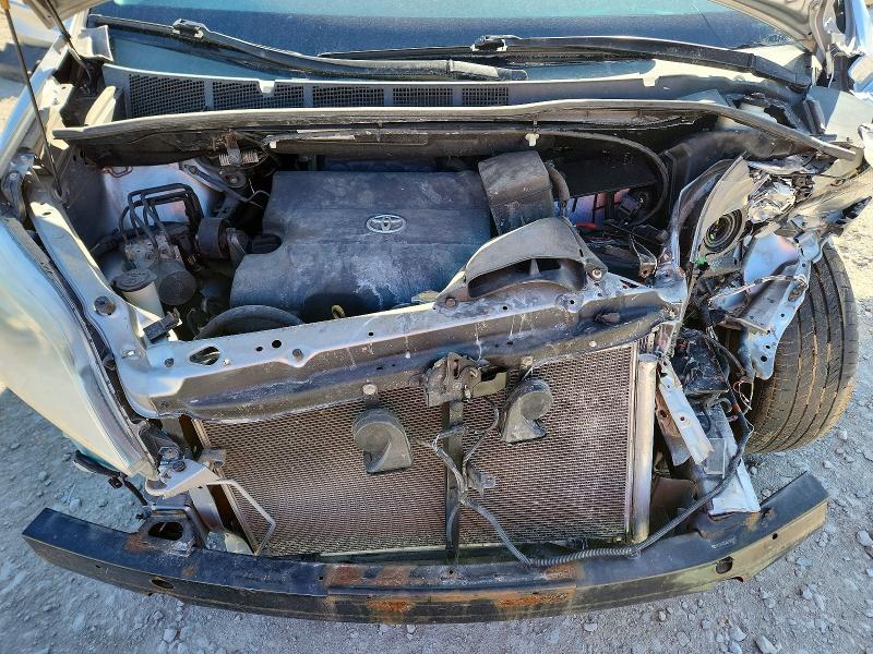 2011 Toyota Sienna xle 8-passenger