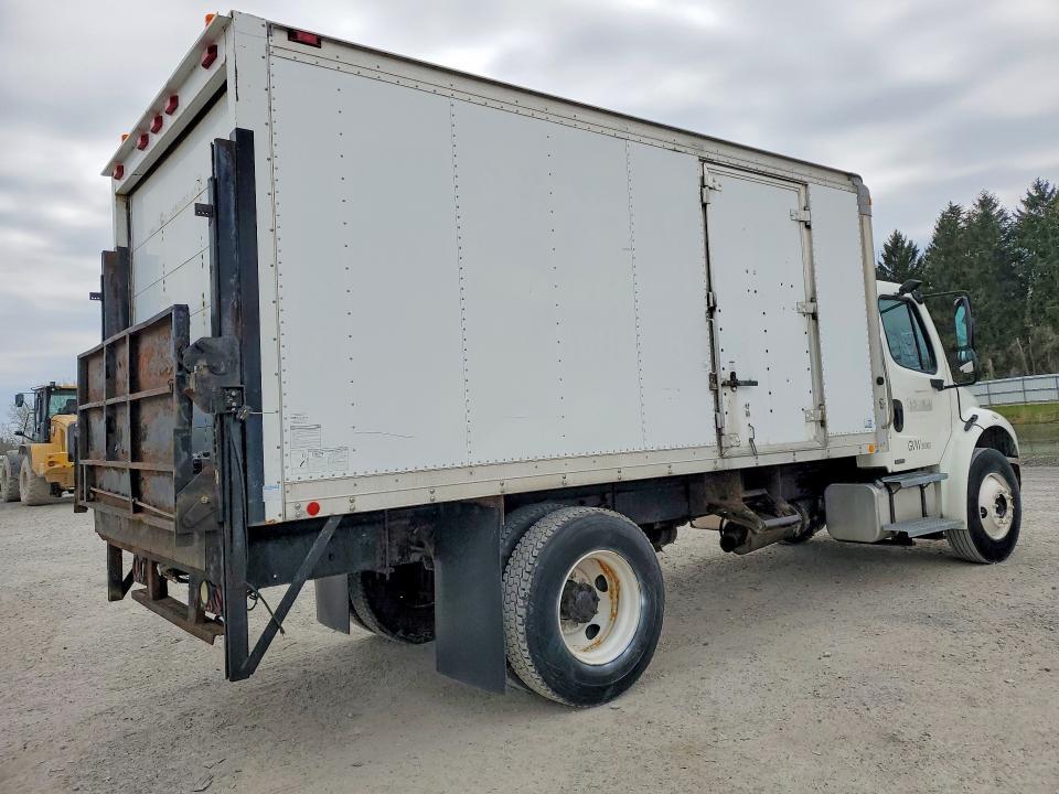 2004 Freigliner 2004 Freightliner Business Class M2 BOX Truck