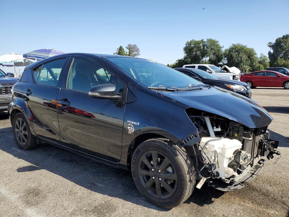 2016 Toyota Prius c Persona Special Edition