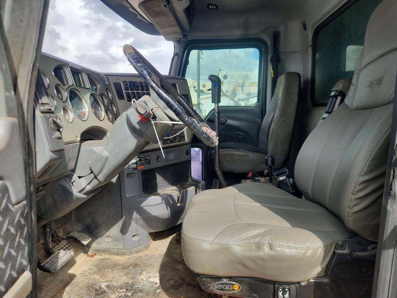 2016 Mack Granite Dump Truck