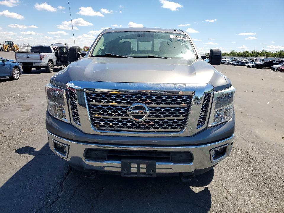 2019 Nissan Titan xd sv
