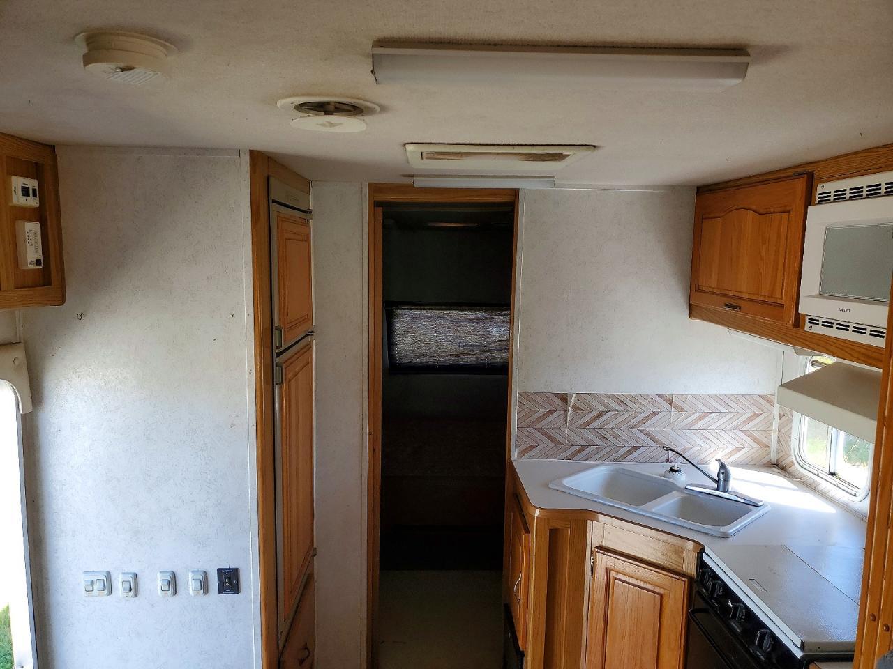 2000 Shasta Travelmaster RV