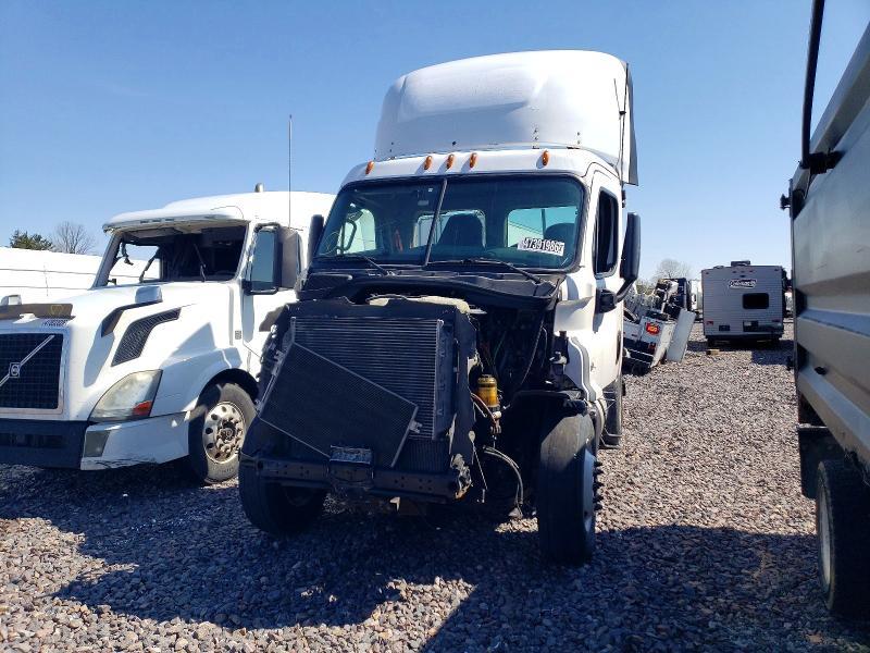 2015 Freigliner 2015 Freightliner Cascadia Semi Truck