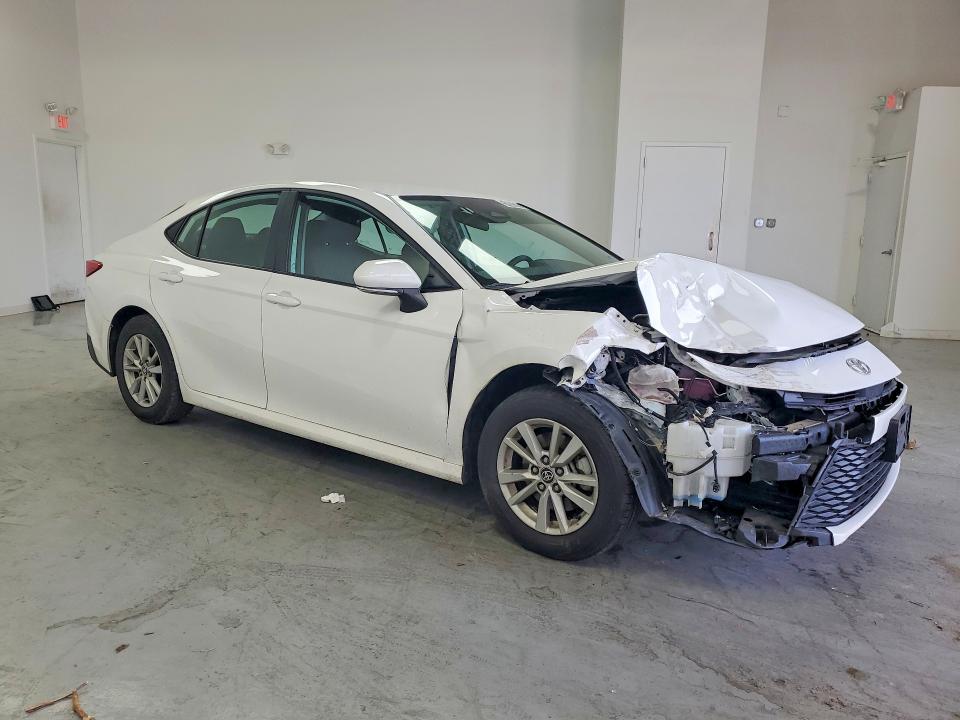 2025 Toyota Camry le