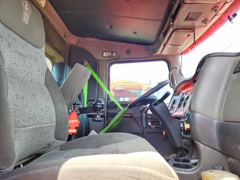 2014 Kenworth T800 Semi Truck