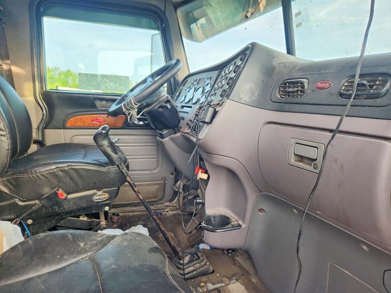 2010 Peterbilt 389 Semi Truck