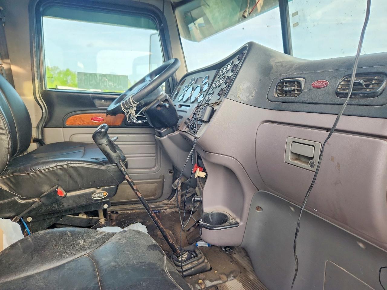 2010 Peterbilt 389 Semi Truck