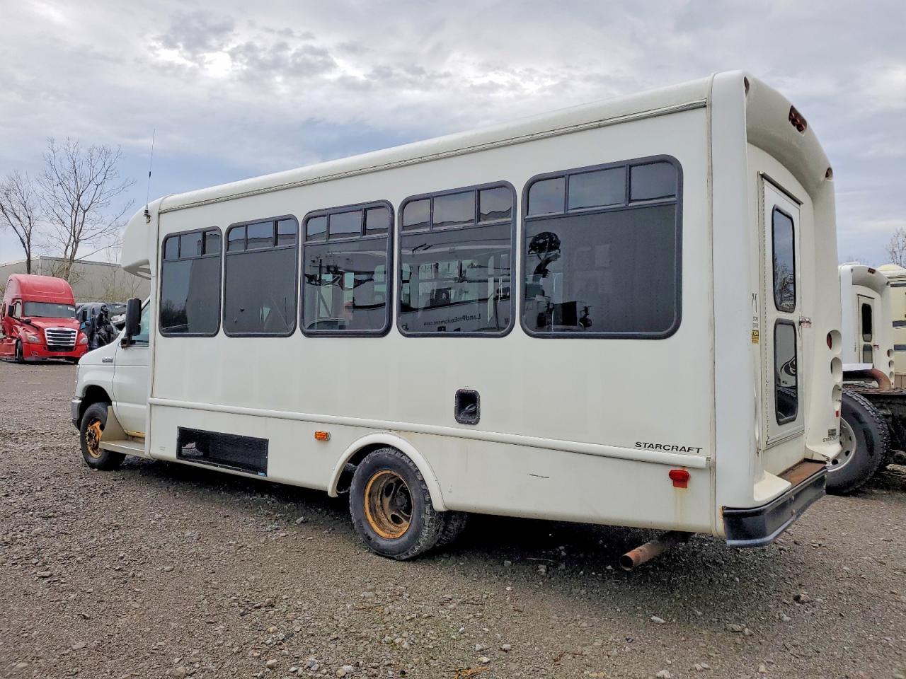 2017 Ford Econoline E450 Super Duty Cutaway Van