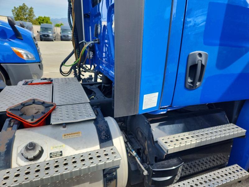 2020 Freightliner Cascadia 126 Semi Truck