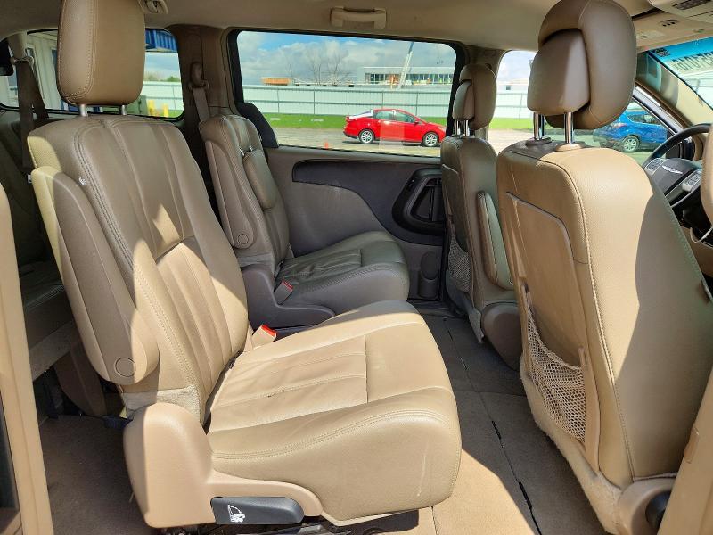 2016 Chrysler Town & Country Touring