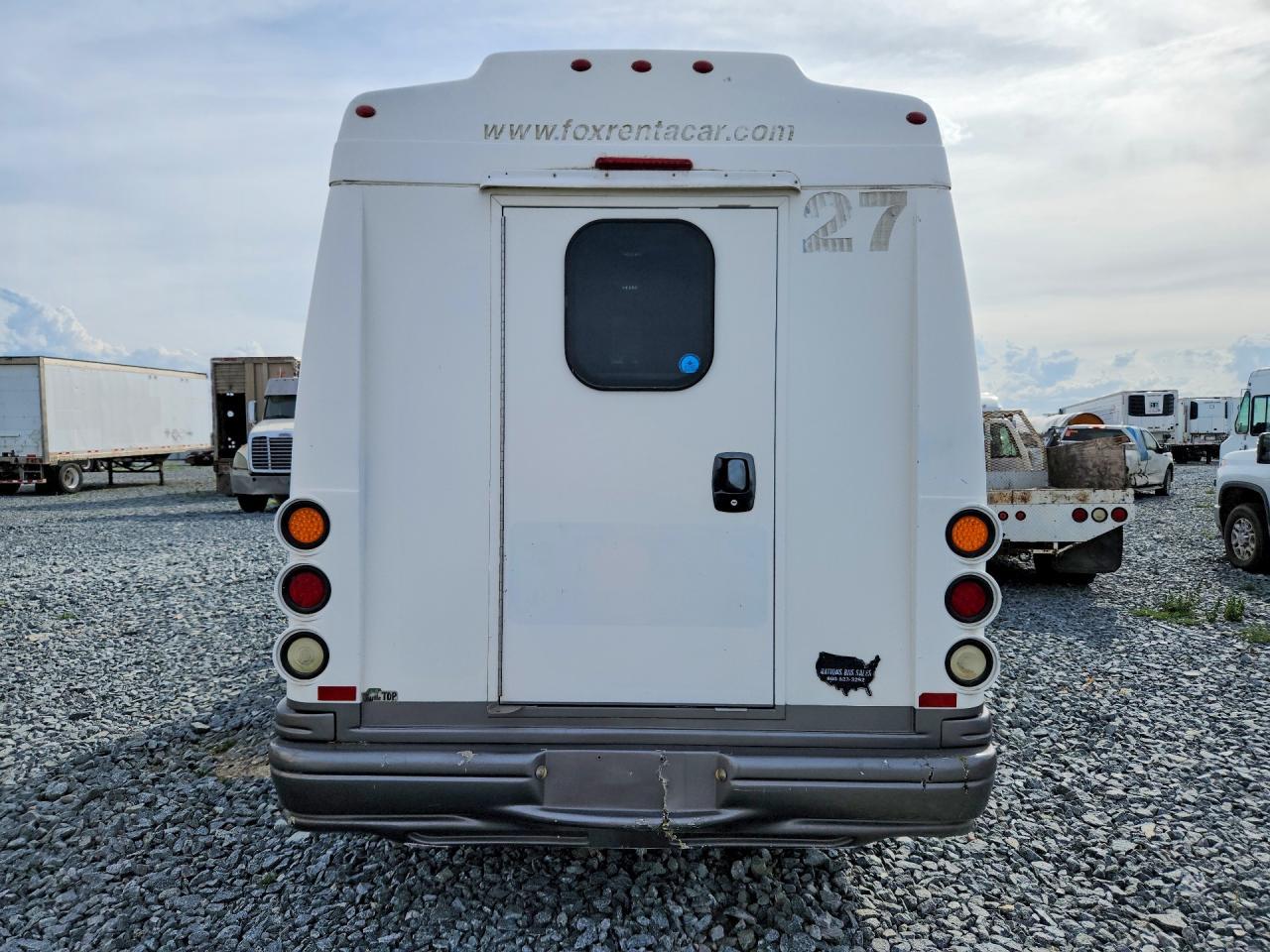 2005 Tilhulp 2005 GMC Savana Shuttle Bus