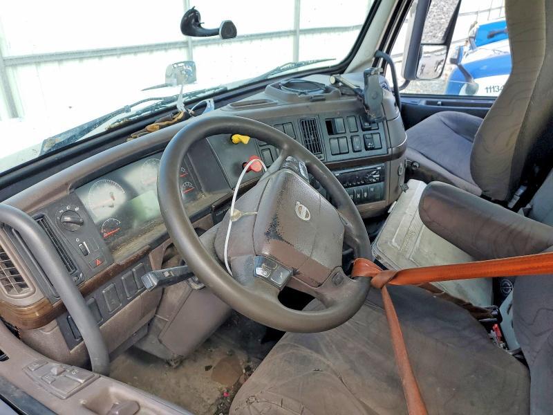 2017 Volv O VNL Semi Truck