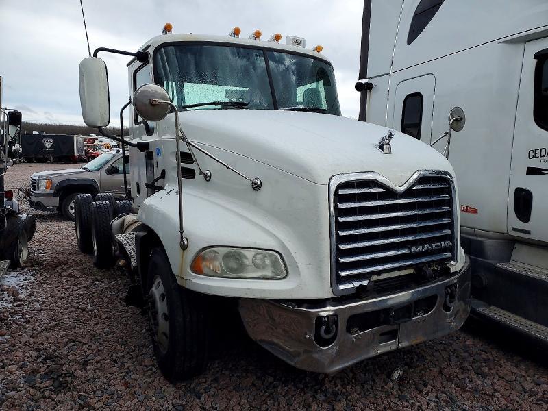 2016 Mack 600 CXU600