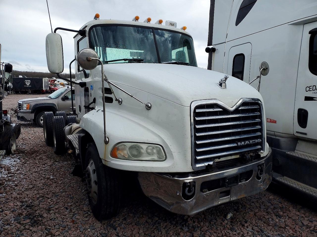 2016 Mack 600 CXU600