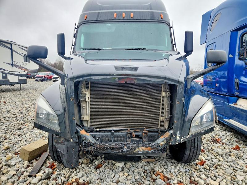2021 Freigliner 2021 Freightliner Cascadia 126 Semi Truck