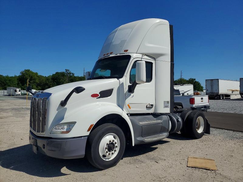 2016 Peterbilt 579 Semi Truck