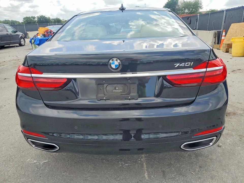 2016 BMW 740 i