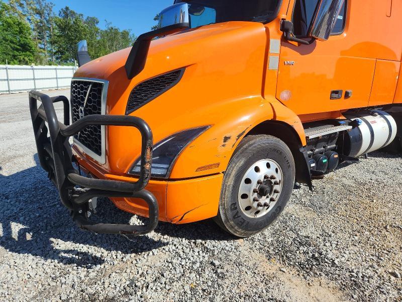 2021 Volv O VNR Semi Truck