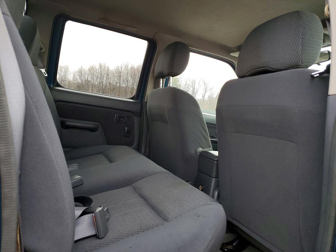 2004 Nissan Frontier Crew Cab XE V6