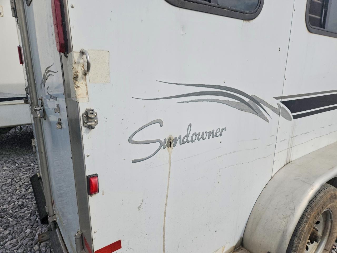 2004 Sundowner Horse Trailer
