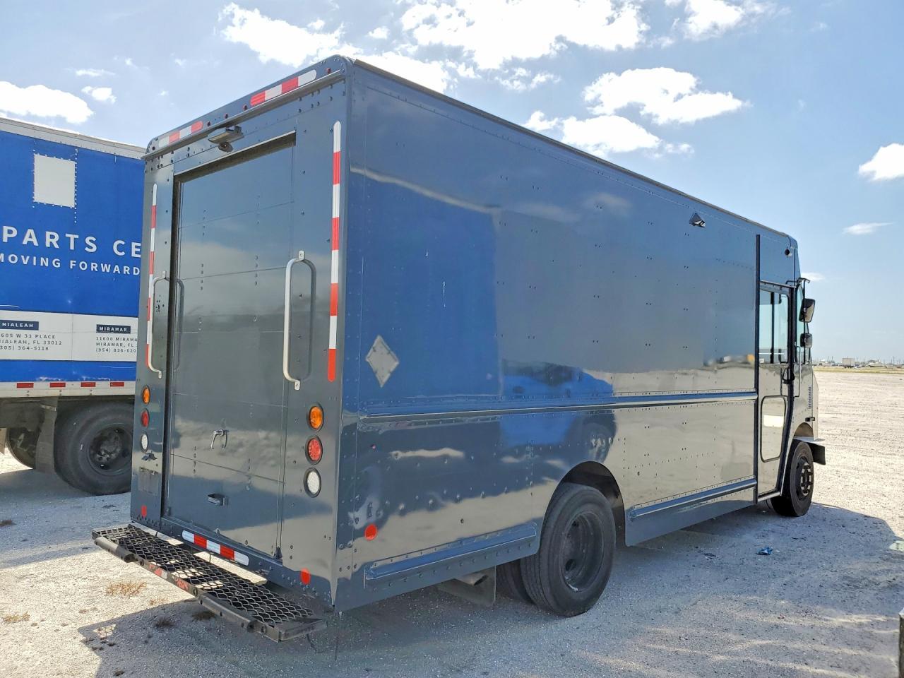 2020 Freightliner MT45G Chassis Delivery Truck