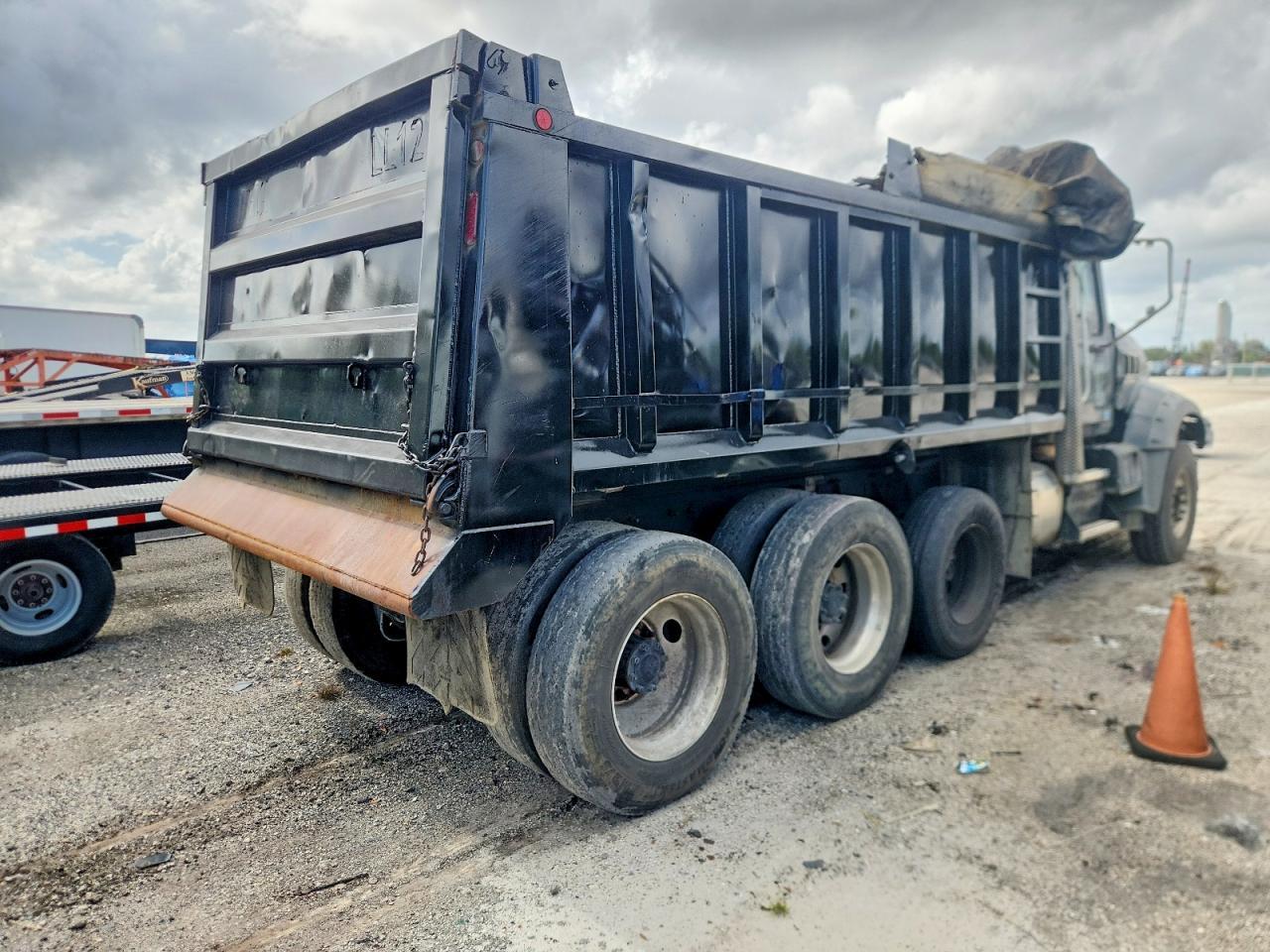 2016 Mack Granite Dump Truck