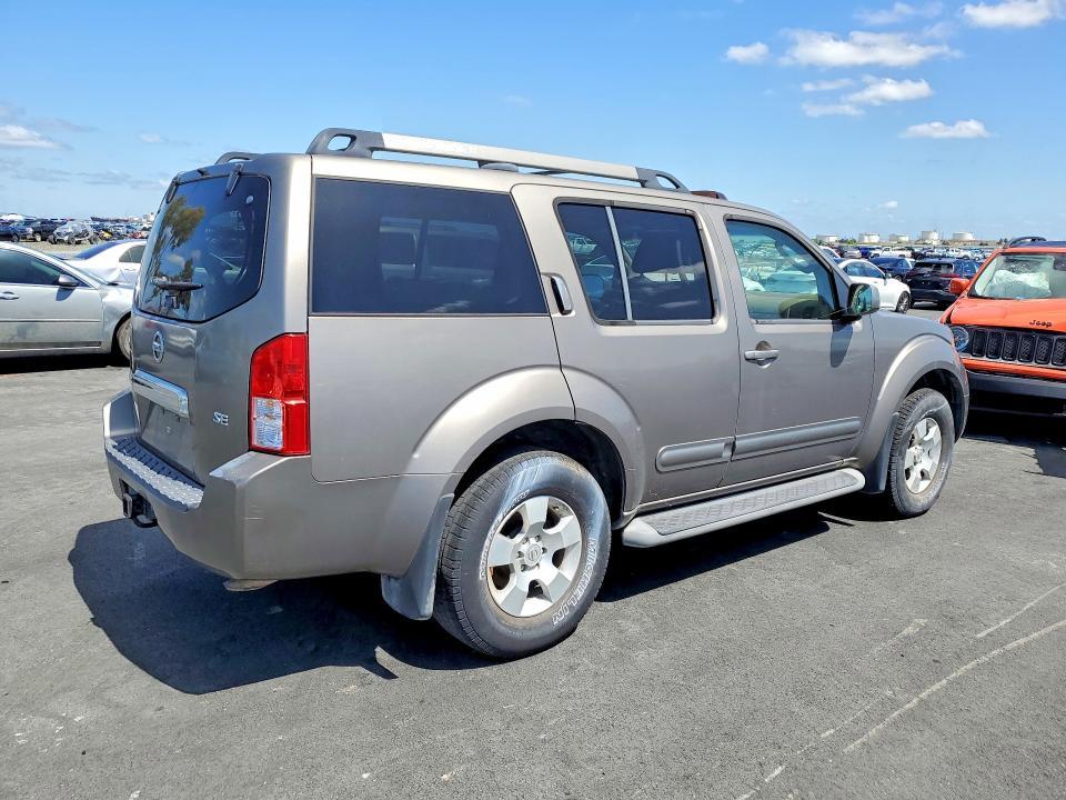 2005 Nissan Pathfinder xe