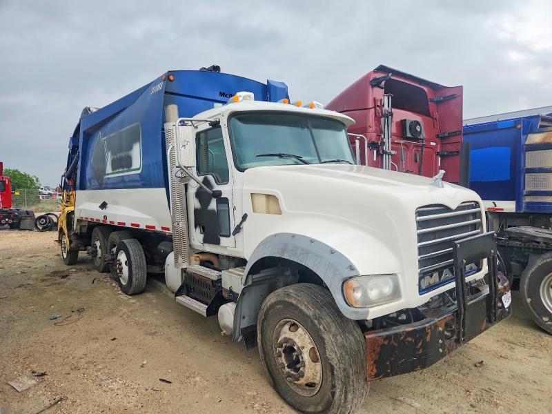 2013 Mack GU713 Refuse Truck