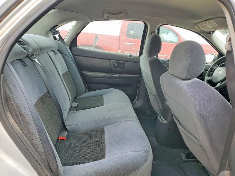 2004 Ford Taurus se