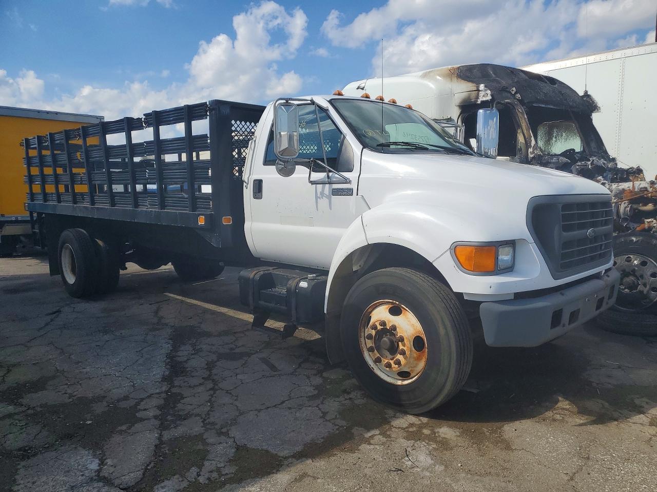 2002 Ford F650 Super Duty Flatbed Truck