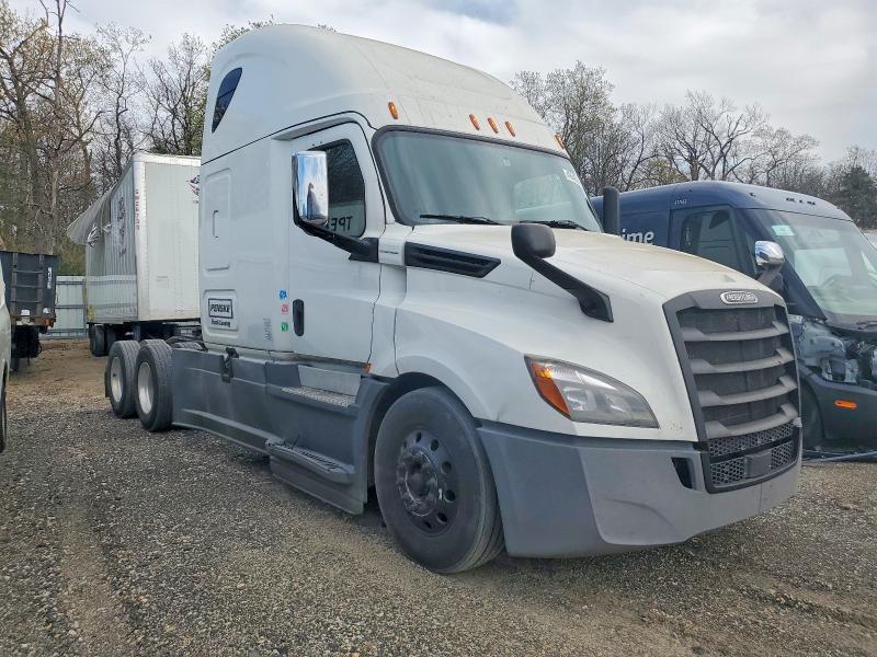 2020 Freigliner 2020 Freightliner Cascadia 126 Semi Truck