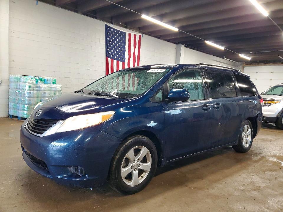 2011 Toyota Sienna le