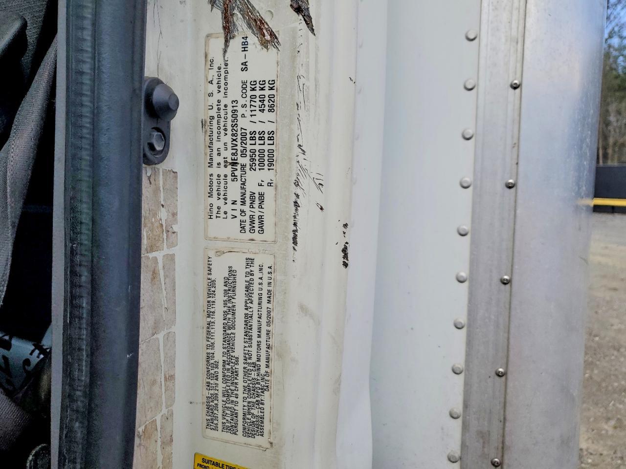 2008 Hino 268 BOX Truck