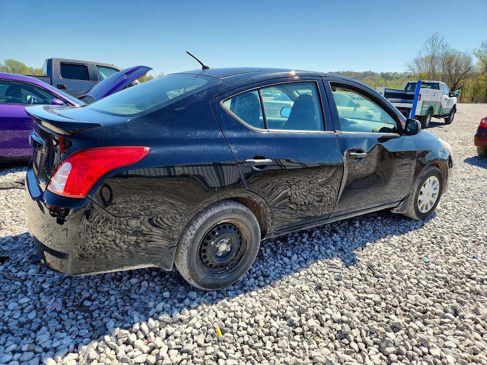 2015 Nissan Versa 1.6 s Plus