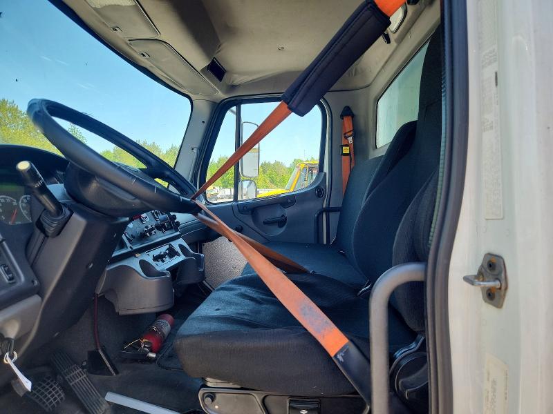 2016 Freigliner 2016 Freightliner Business Class M2 BOX Truck