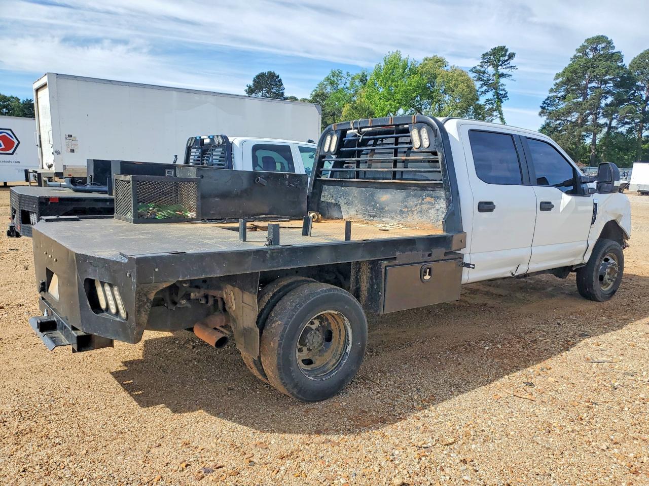 2018 Ford F350 Super Duty Flatbed Truck