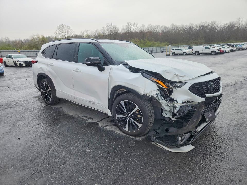 2022 Toyota Highlander xse