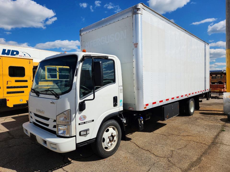 2017 Isuzu NRR BOX Truck