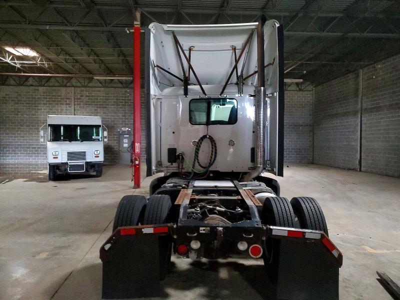 2016 Peterbilt 579 Semi Truck