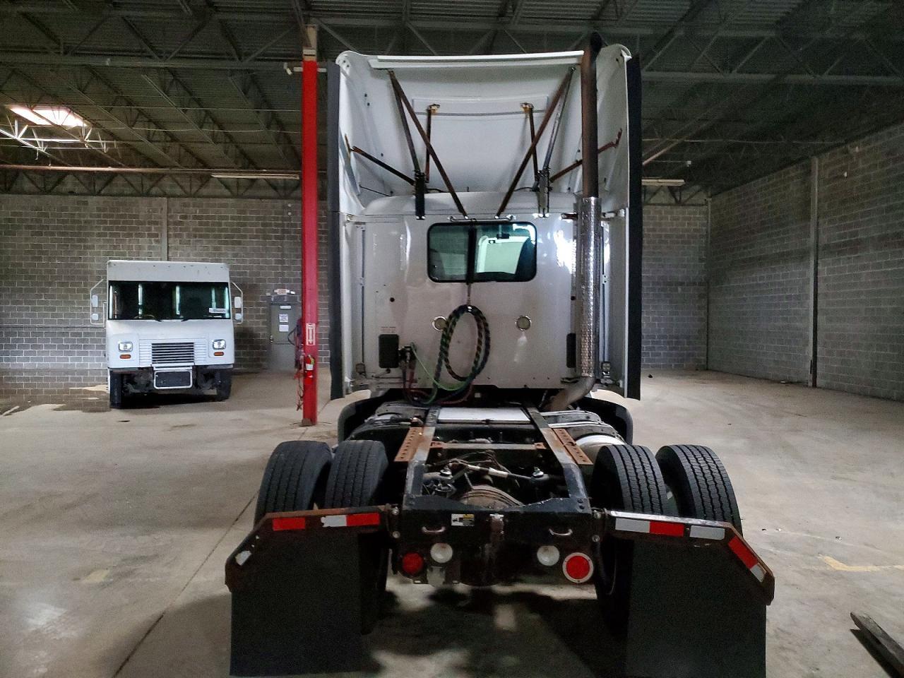 2016 Peterbilt 579 Semi Truck