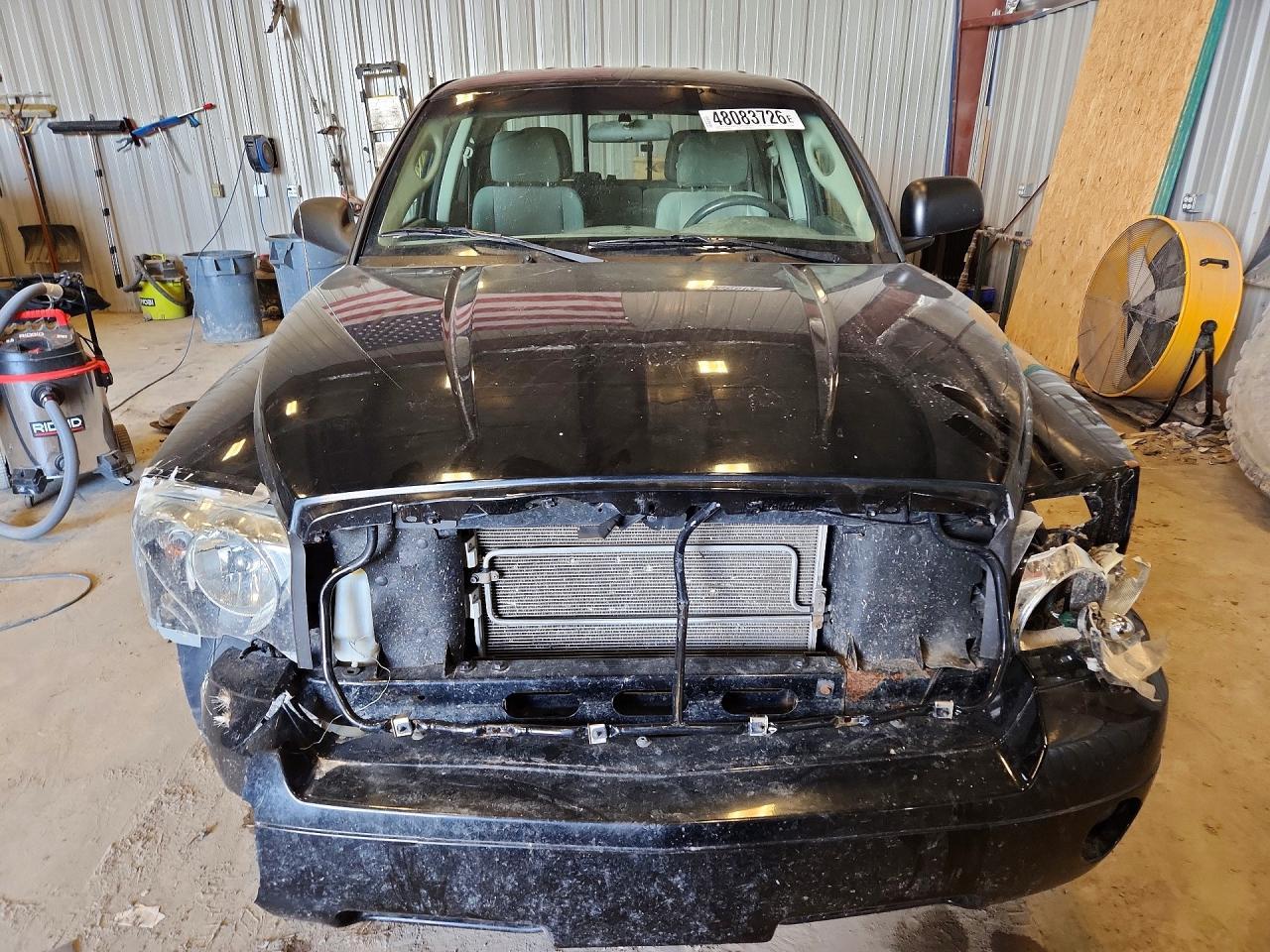 2005 Dodge Dakota SLT Flatbed Truck