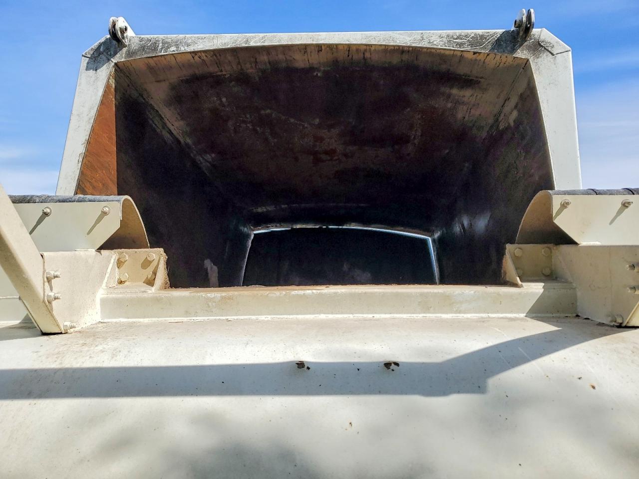 2022 Peterbilt 520 Refuse Truck