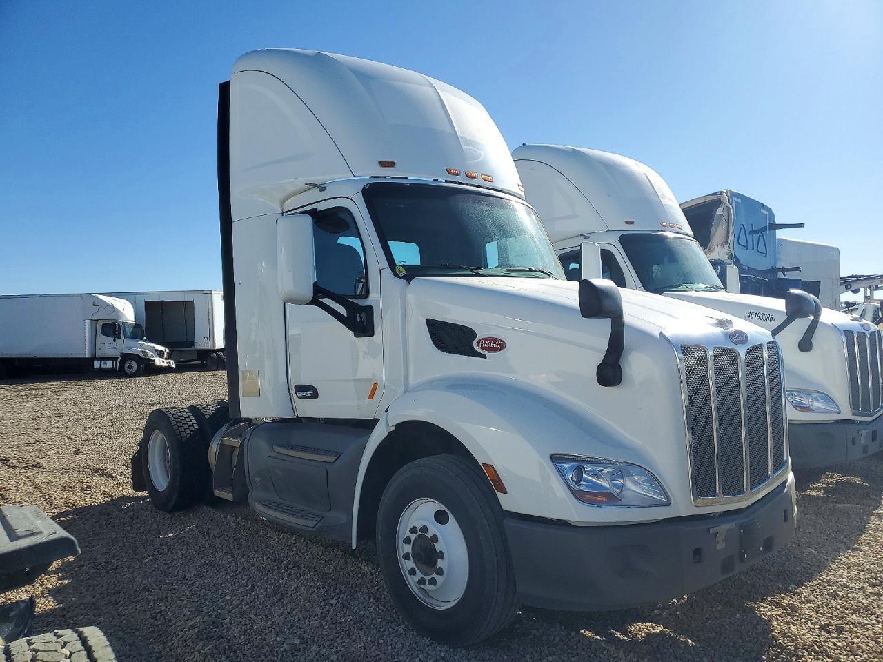 2019 Peterbilt 579 Semi Truck